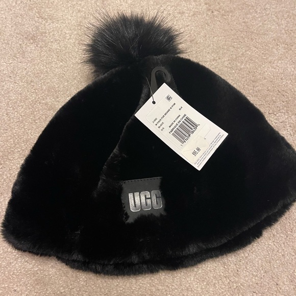 UGG - Faux Fur Beanie with Pom - Super Soft - Fluffy Black Hat - Picture 7 of 7